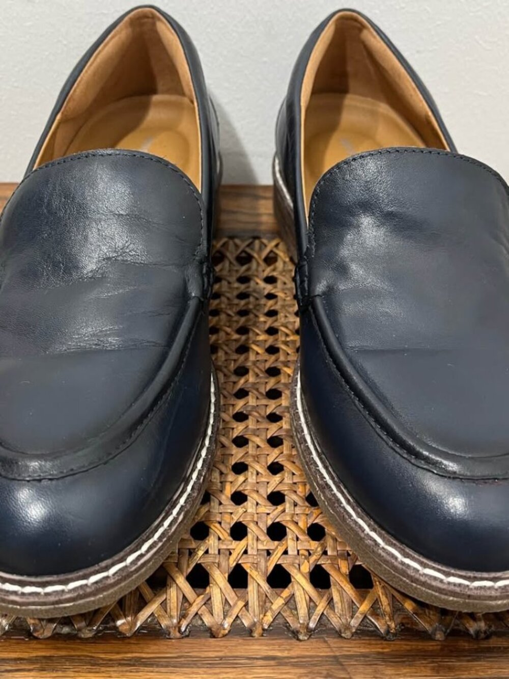 Size 8 Easy Spirit Deep Navy Leather Jaylin Almond Toe Loafer | Preppy Old Money - Picture 2 of 9